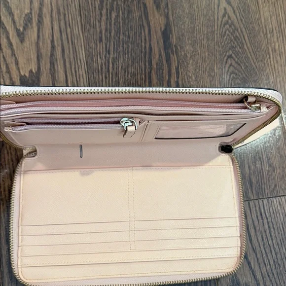 Kate Spade Loght Pink Wallet - Picture 5 of 11